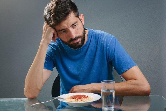 Hormonski i psihološki problemi utièu na manjak apetita: Evo kad je vreme da posetite lekara